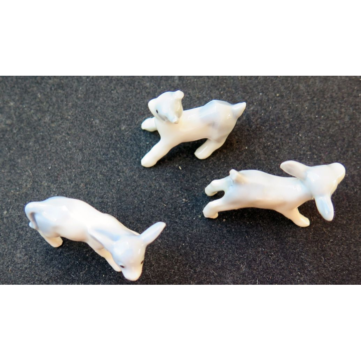 Lot de trois petits chevreaux (2 x 3,5 cm) (petits manques)