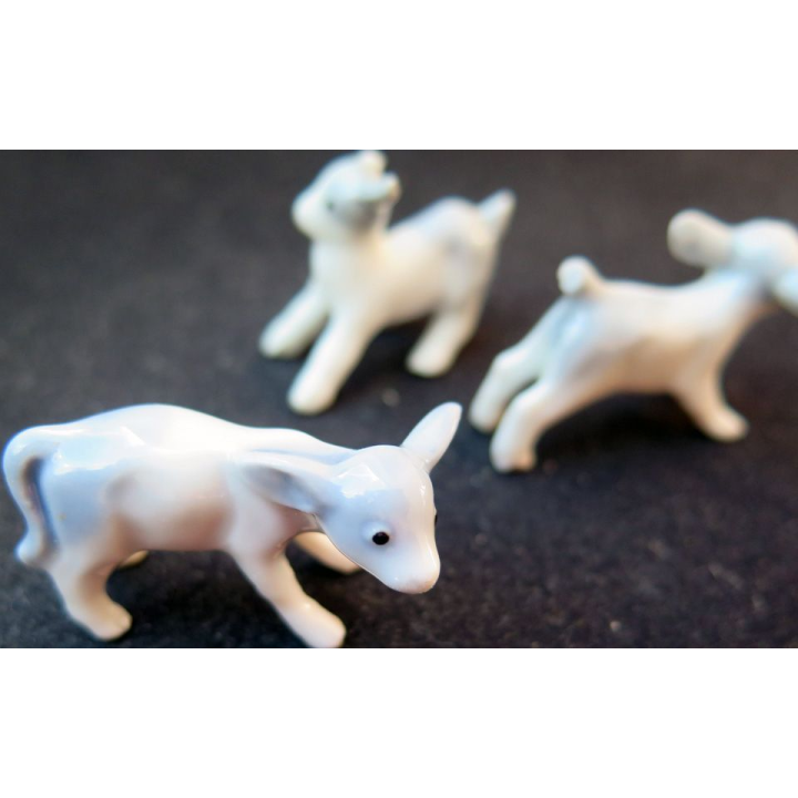 Lot de trois petits chevreaux (2 x 3,5 cm) (petits manques)
