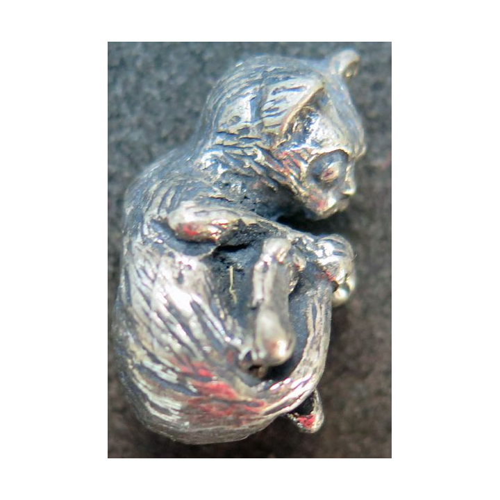 chat en métal  (2,5 x 1,5 cm)