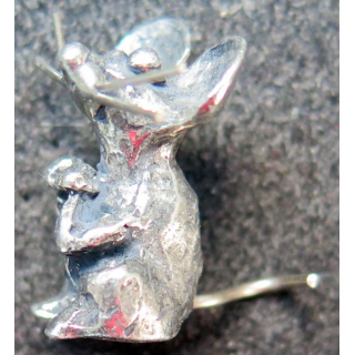 souris en métal  (1,5 x 1,5 cm)