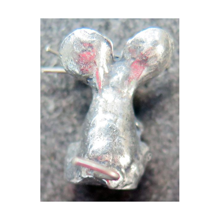 souris en métal  (1,5 x 1,5 cm)