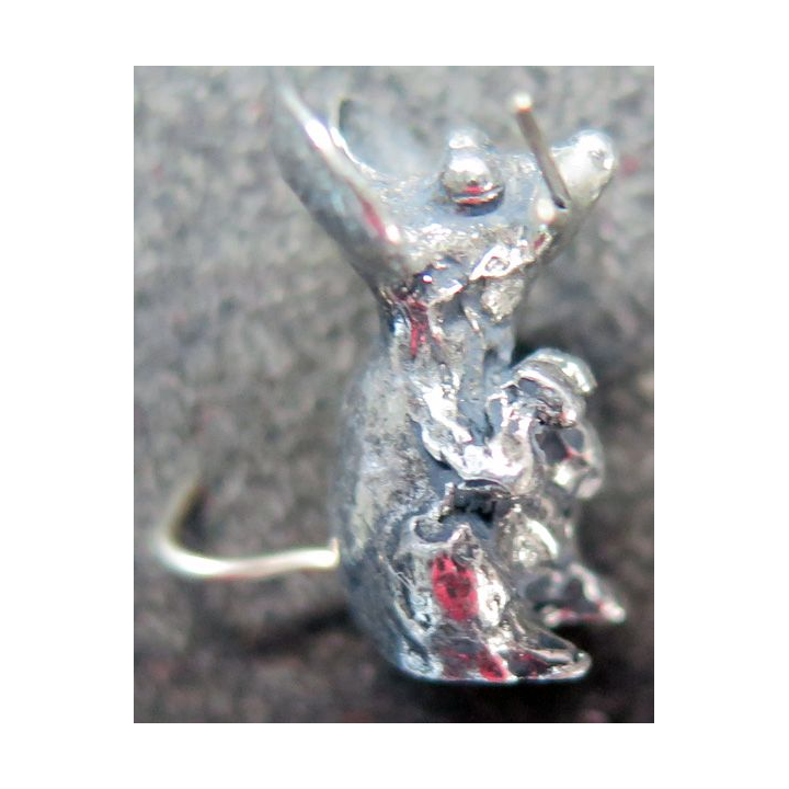 souris en métal  (1,5 x 1,5 cm)