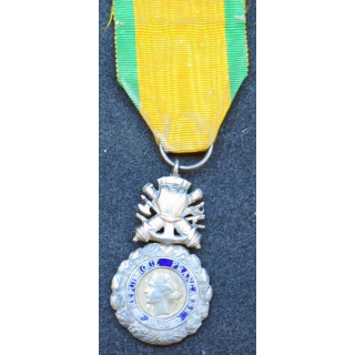 médaille militaire 3° république en argent avec défaut d'émail 1918
