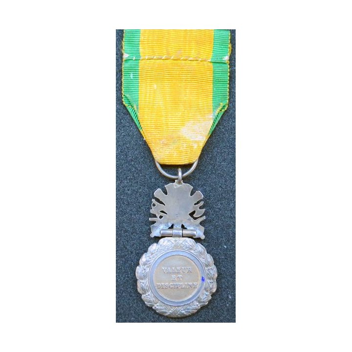 médaille militaire 3° république en argent avec défaut d'émail 1918