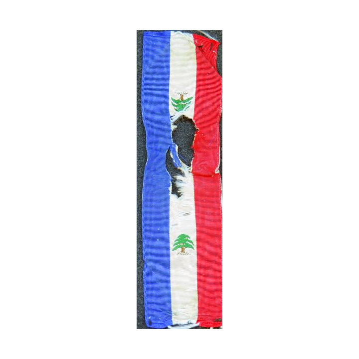 LIBAN : Ruban de l'Ordre du Mérite Libanais déchiré en son centre