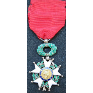 FRANCE : croix de chevalier de la Légion d'Honneur défauts d'émail 