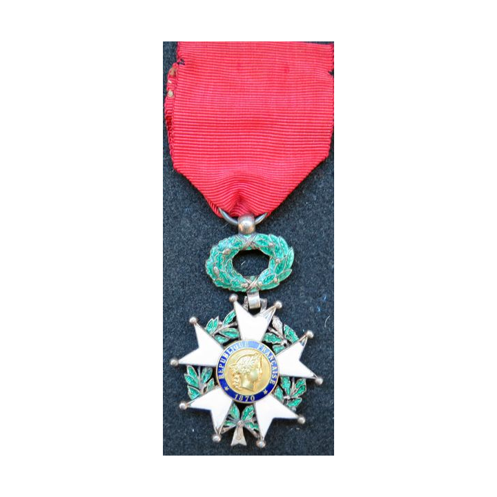 FRANCE : croix de chevalier de la Légion d'Honneur défauts d'émail 