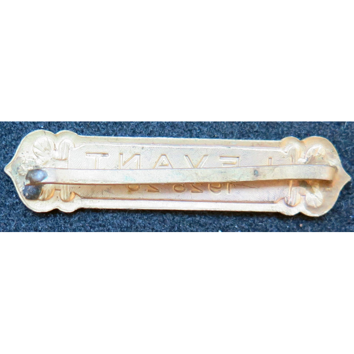 Barrette " LEVANT 1925-26 " en métal doré avec une pointe arrière déssoudée