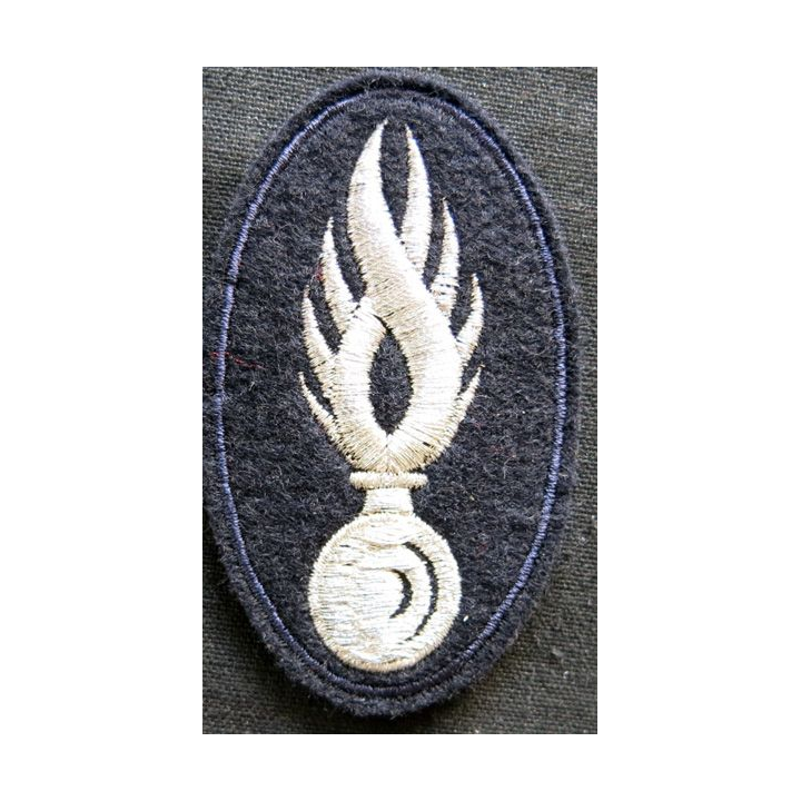INSIGNE TISSUS POUR CALOT : Grenade à 8 flammes « cornes de cerf » blanche gendarmerie départementale