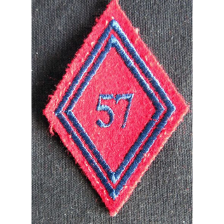 LOSANGE DE BRAS MODÈLE 45 : Ecusson troupe du 57° régiment d'artillerie variante chiffre allongé