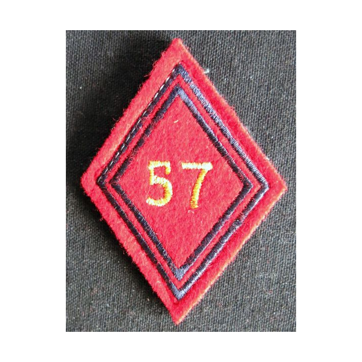 LOSANGE DE BRAS MODÈLE 45 : Ecusson sous officiers du 57° régiment d'artillerie variante chiffres ronds