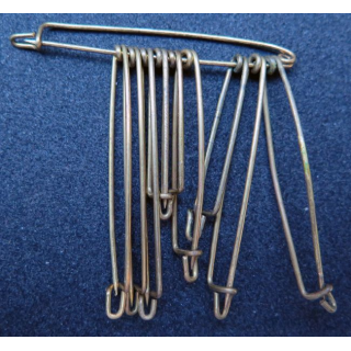 MILITARIA : lot de 10 épingles en laiton de dimensions variées