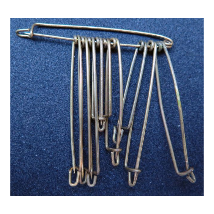 MILITARIA : lot de 10 épingles en laiton de dimensions variées
