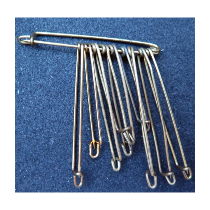 MILITARIA : lot de 10 épingles en laiton de dimensions variées