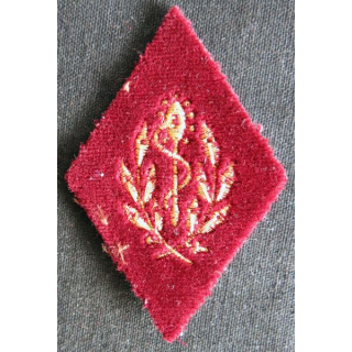 LOSANGE DE BRAS MODÈLE 45 :  sous-officier du Service de santé des armées sur velours cramoisi (et non tissu)
