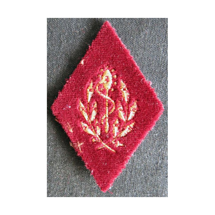 LOSANGE DE BRAS MODÈLE 45 :  sous-officier du Service de santé des armées sur velours cramoisi (et non tissu)