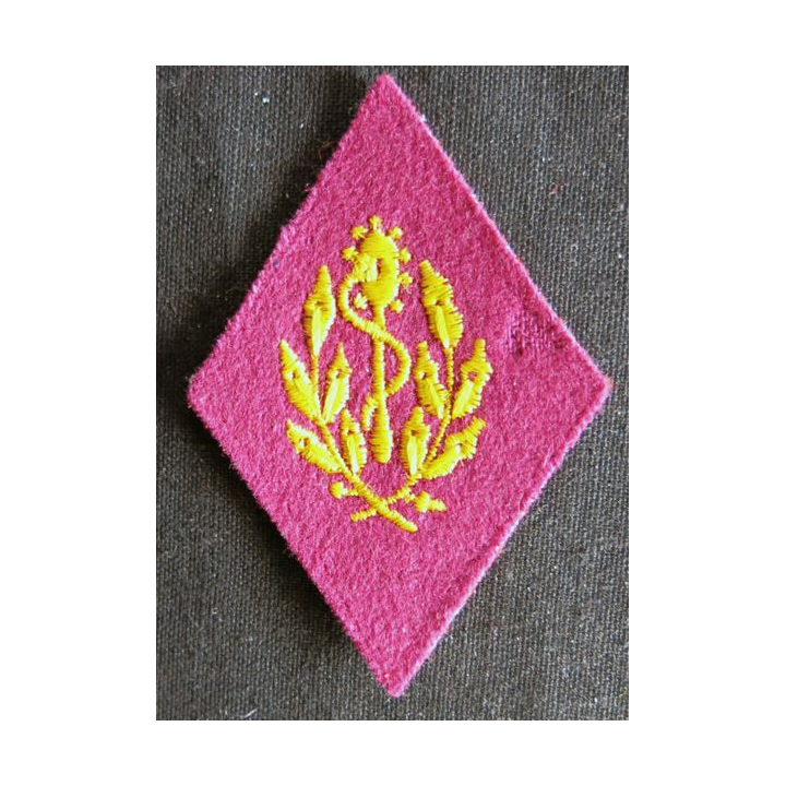 LOSANGE DE BRAS MODÈLE 45 :  auxiliaire sanitaire troupe du Service de santé des armées (variante)