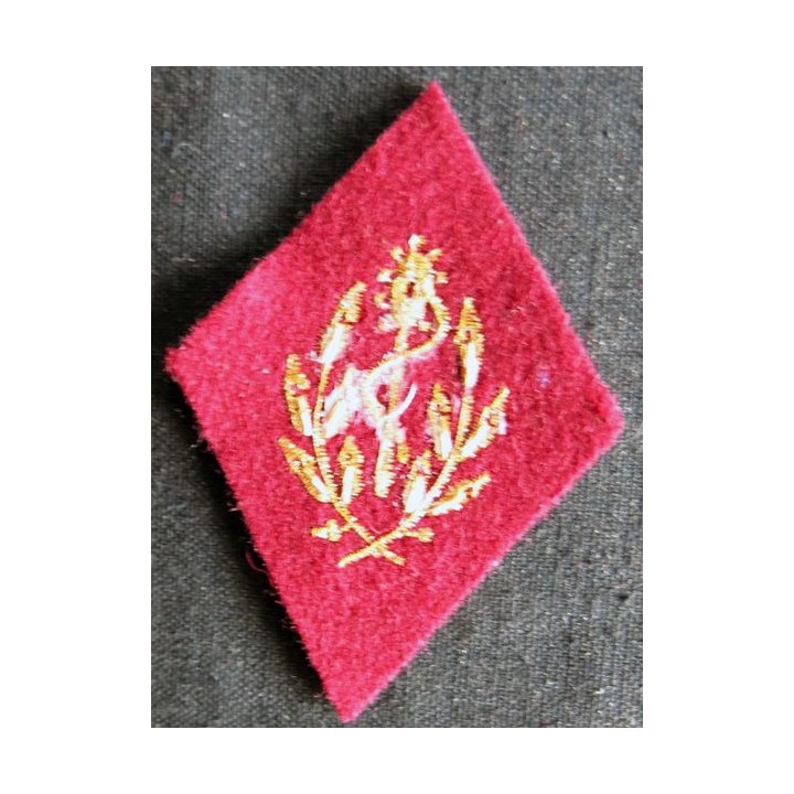 LOSANGE DE BRAS MODÈLE 45 :  auxiliaire sanitaire sous officiers du Service de santé des armées