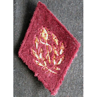 LOSANGE DE BRAS MODÈLE 45 :  sous-officier du Service de santé des armées sur velours grenat (et non tissu)