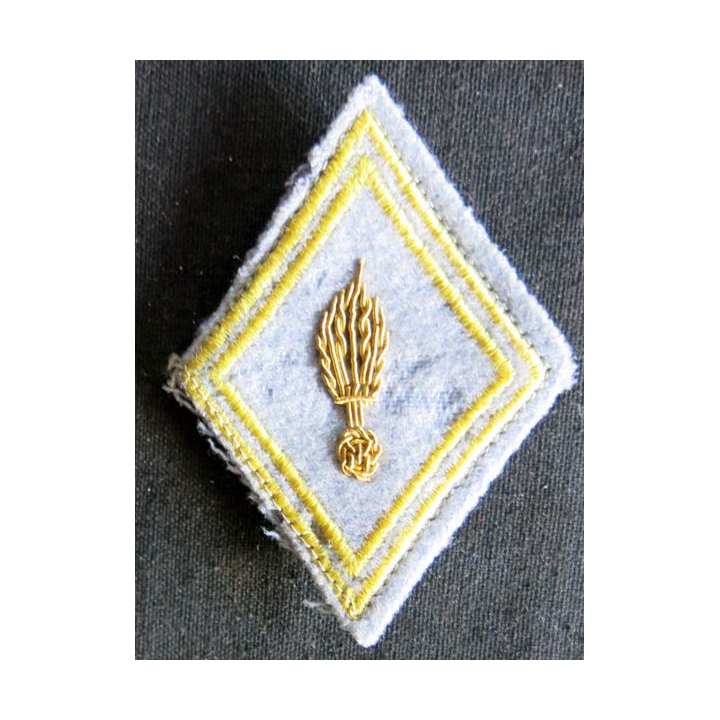 LOSANGE DE BRAS MODÈLE 45 : Ecusson officier du cadre de l' ESM Saint Cyr Coëtquidan en cannetille or