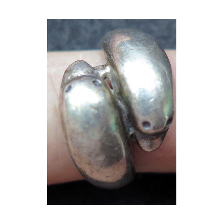 Bague en argent 925° de deux dauphins poids 5,6 gr TDD 56