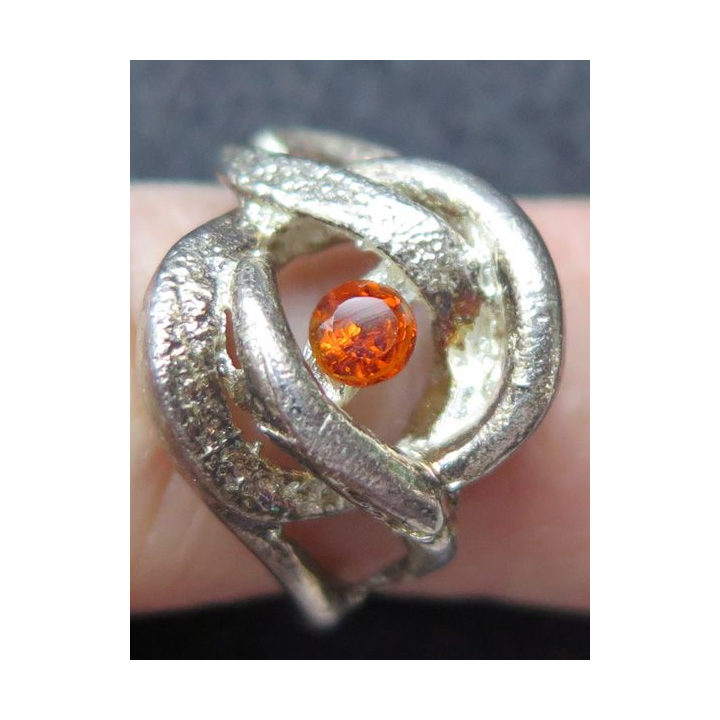 Bague en métal argenté réalisée par des apprentis joailliers TDD 52