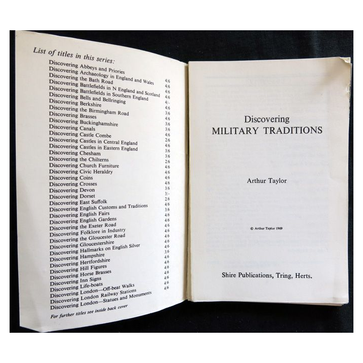 Discovering Military Traditions année1969 de Arthur Taylor