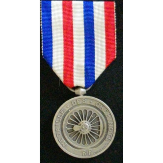 FRANCE : MÉDAILLE DES CHEMINS DE FER ATTRIBUÉE J.VALET 1941
