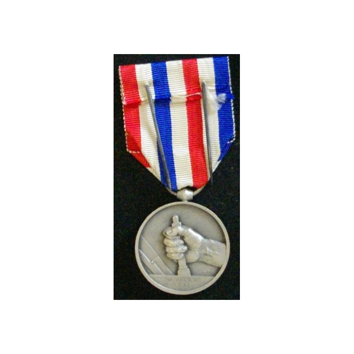 FRANCE : MÉDAILLE DES CHEMINS DE FER ATTRIBUÉE J.VALET 1941