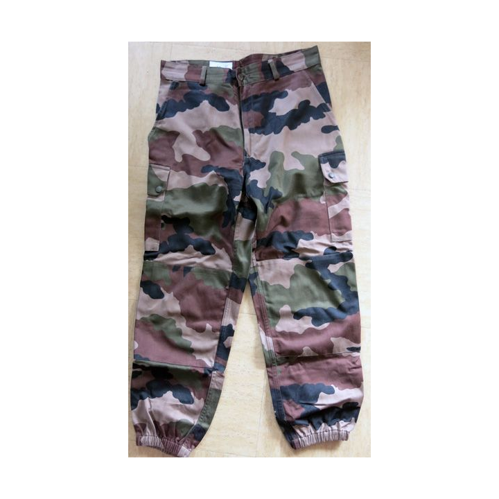 Pantalon de treillis camouflé vert armé taille 84 M de fabrication CSV 2001 TBE