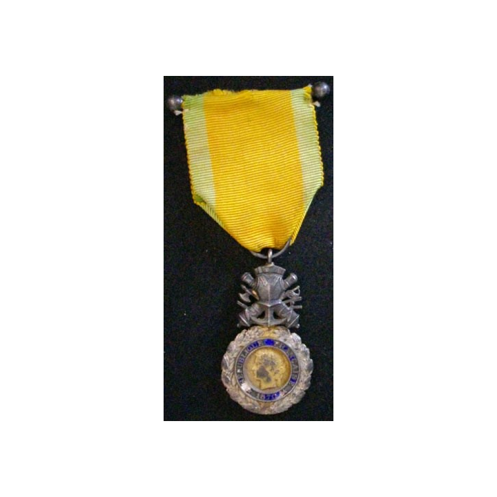 FRANCE : Médaille militaire 1870 3° république en argent défaut d'émail avers