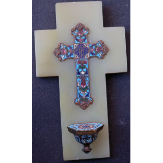 Crucifix bénitier mural XIX° vintage en émaux et Onyx vert sur plaque en laiton