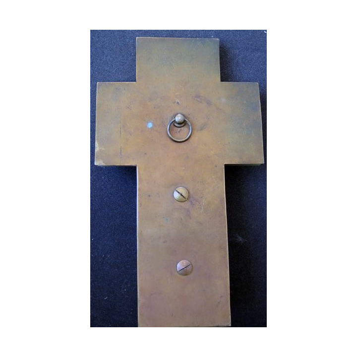 Crucifix bénitier mural XIX° vintage en émaux et Onyx vert sur plaque en laiton