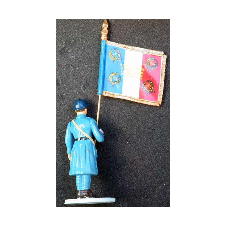 SOLDAT DE PLOMB : porte drapeau de la 1° guerre mondiale CBG Hachette