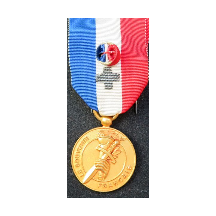 FRANCE : médaille de vermeil du Souvenir Français (en métal doré)