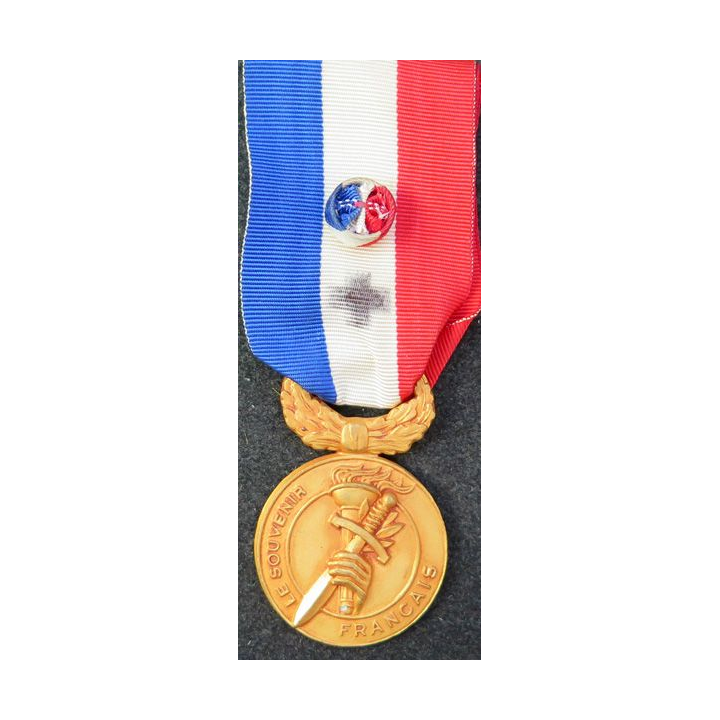 FRANCE : médaille de vermeil avec bélière du Souvenir Français (en métal doré)