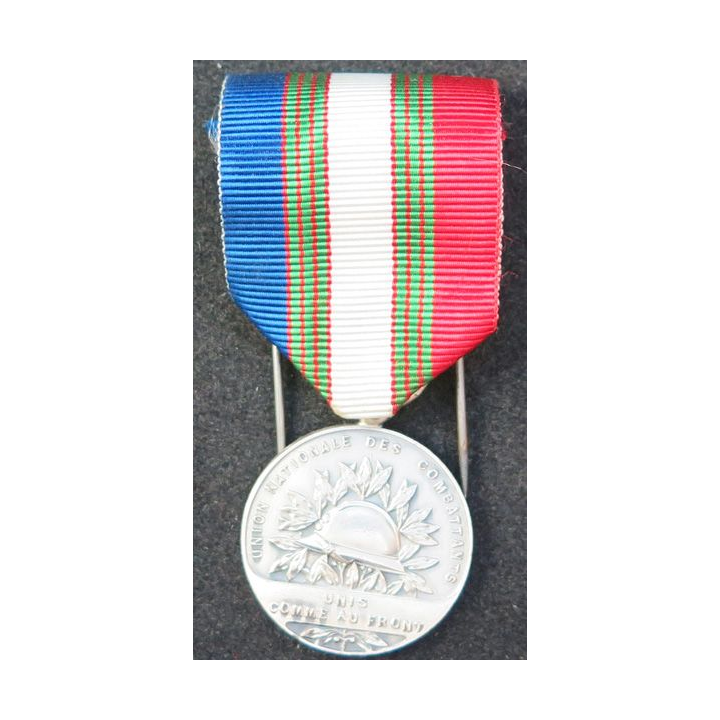 FRANCE : médaille d'argent de l'Union Nationale des Combattants UNC en argent