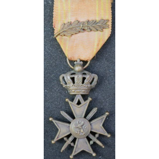 BELGIQUE : croix de guerre 1940-1945 avec palme Léopold en bronze