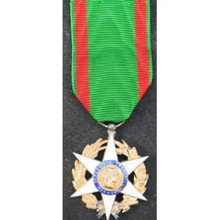 Médaille de chevalier de l'Ordre du mérite agricole en émail et argent