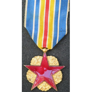 FRANCE : Médaille des blessés en bronze doré avec étoile émaillée rouge