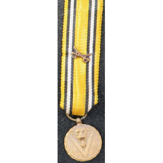 BELGIQUE : médaille miniature commémorative 2° GM 1940-1945 avec épées