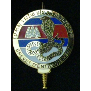COMMANDO : insigne du brevet d'entrainement commando du Cambodge de fabrication Boussemart