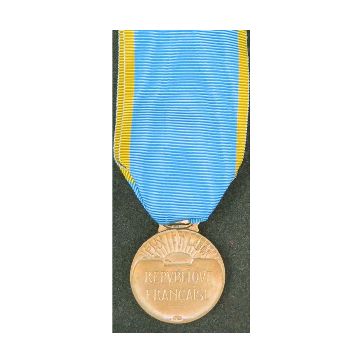 FRANCE : Médaille d'or (officier) jeunesse et sports en bronze doré