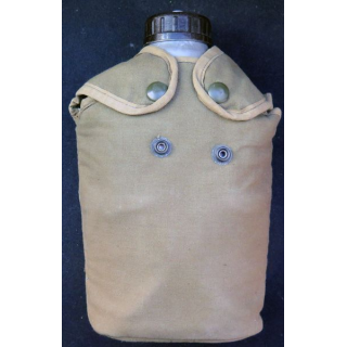 Gourde militaire en aluminium avec gobelet et porte gorde en toile