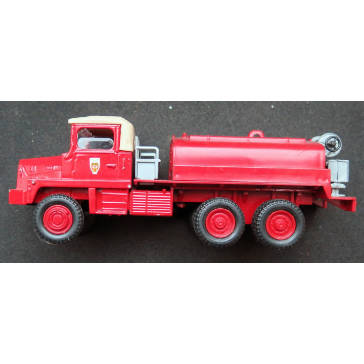 Camion pompiers Berliet GBC KT  n° 37 en métal  Solido