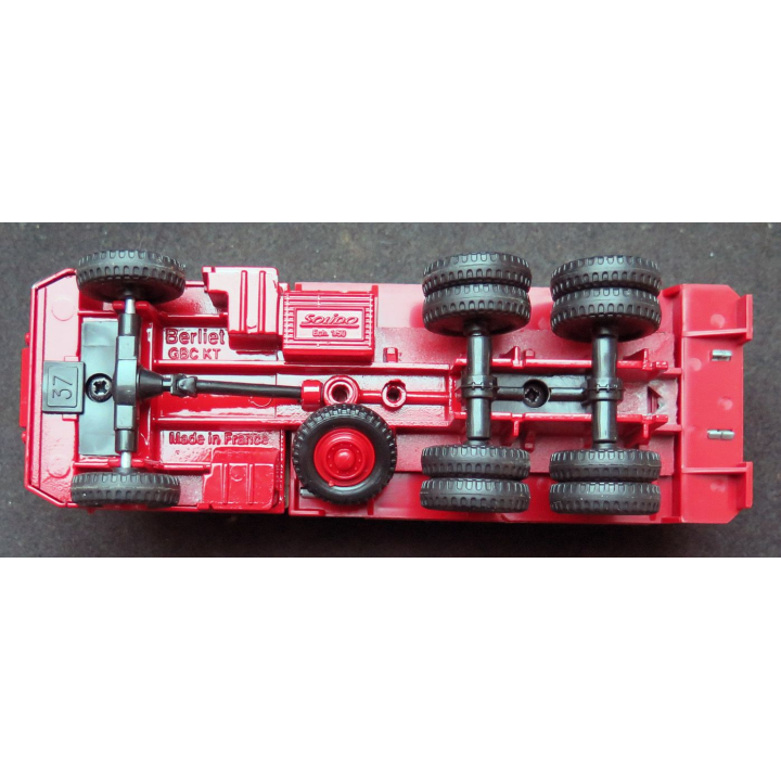Camion pompiers Berliet GBC KT  n° 37 en métal  Solido