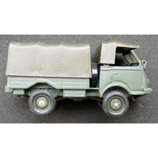 Véhicule militaire transport de troupe Renault 4 x 4 n° 48 en métal  Solido