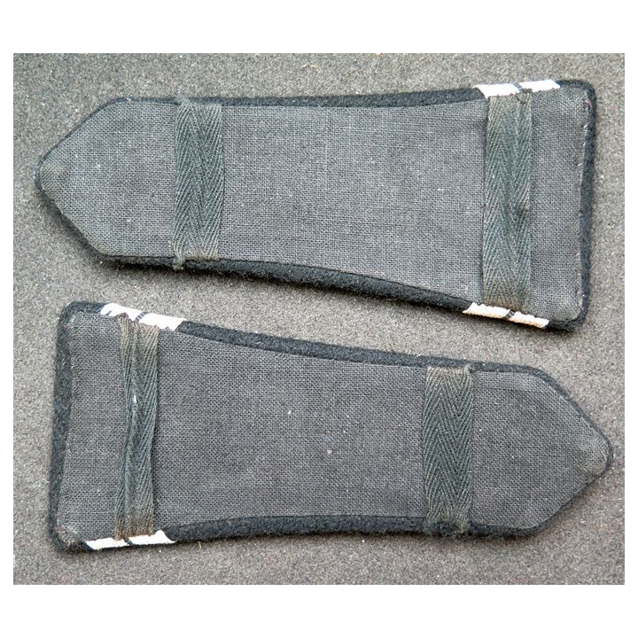 Paire d'épaulettes de gendarme avec bouton