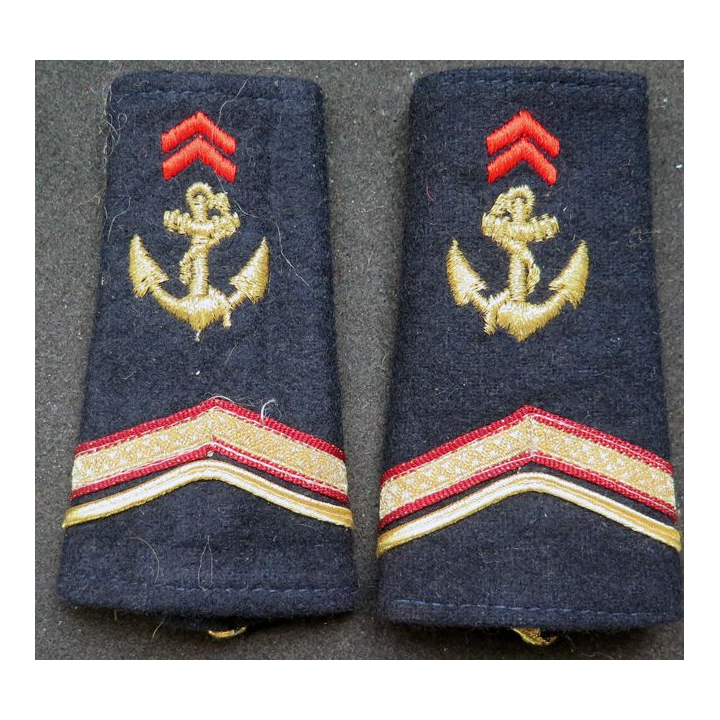 Paire de fourreau d'épaule de sergent engagé des troupes de marine