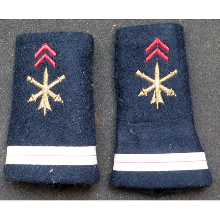 Paire de fourreau d'épaule d'adjudant de l'artillerie (modèle féminin)